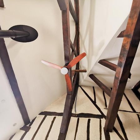 Loft Atypique Au Calme Avec Cour Privative Apartment Bourges Bagian luar foto