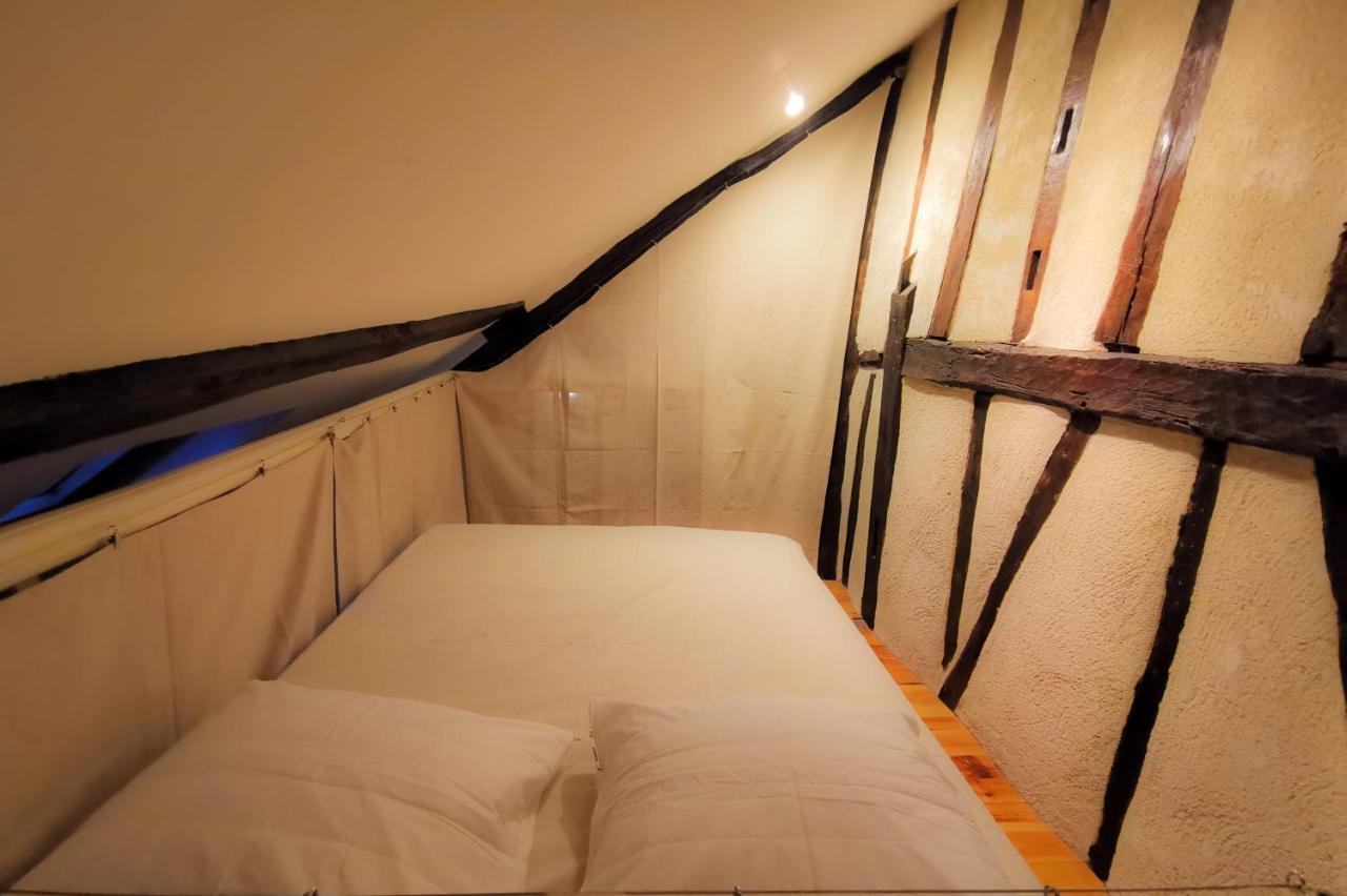 Loft Atypique Au Calme Avec Cour Privative Apartment Bourges Bagian luar foto